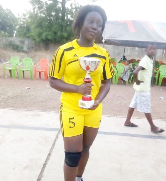 UN TERRAIN DE VOLLEY BALL À KANKAN